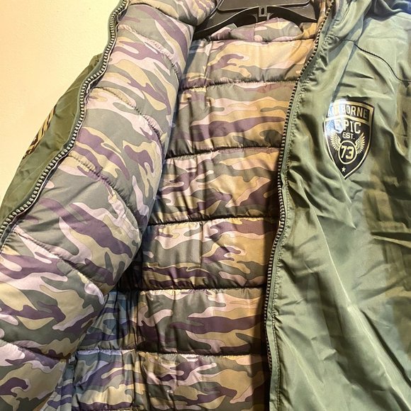 BOYS LARGE REVERSIBLE MILITARY STYLE PUFFER COAT - Picture 1 of 8